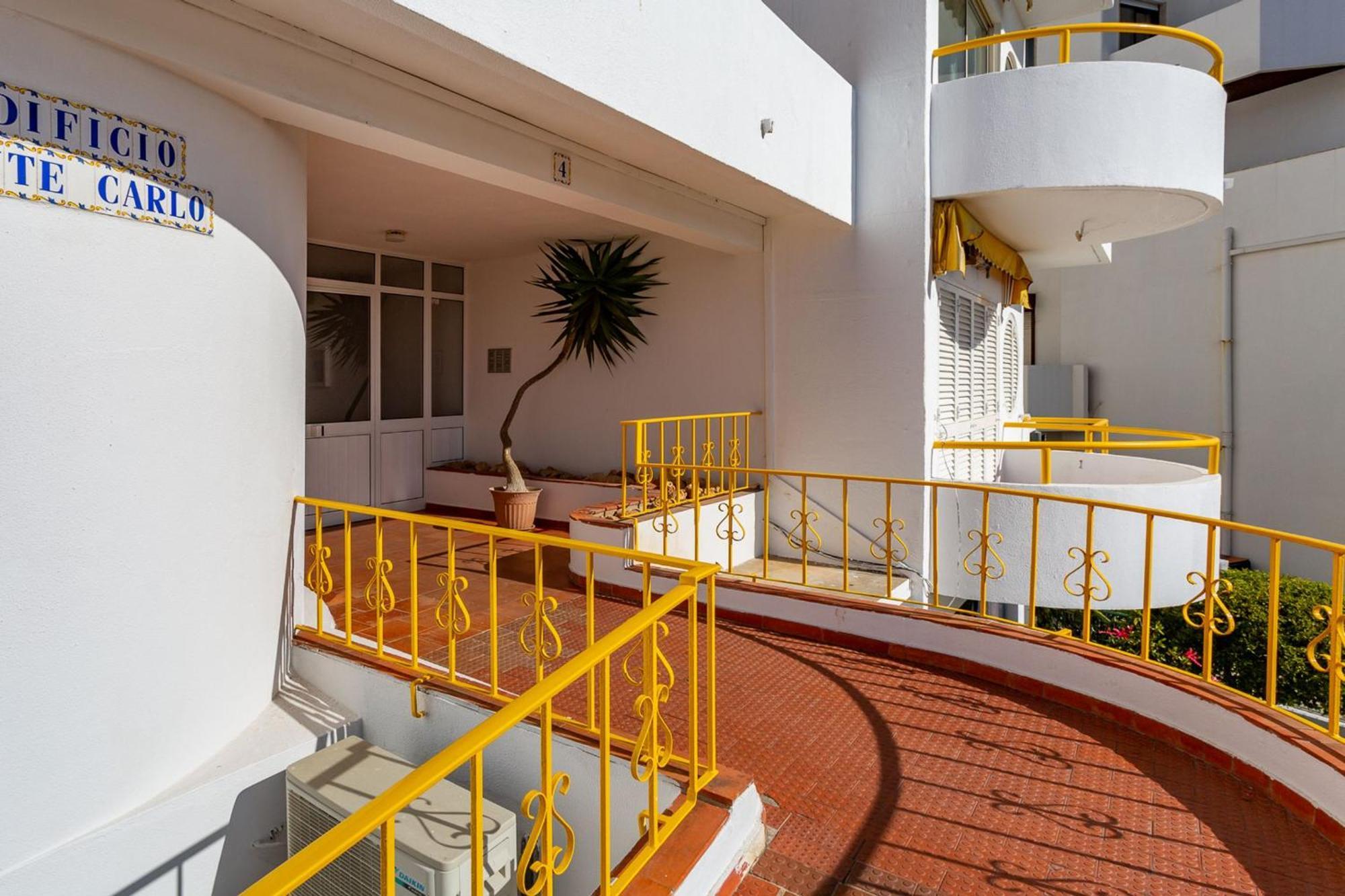 Typical T2 In Albufeira W/ Balcony By Lovelystay Buitenkant foto