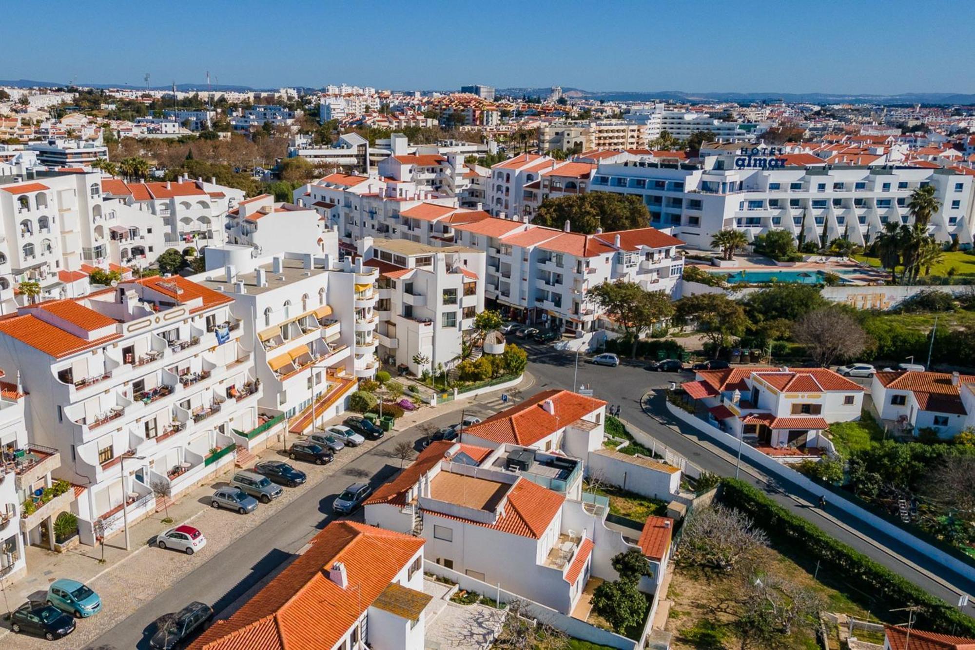 Typical T2 In Albufeira W/ Balcony By Lovelystay Buitenkant foto